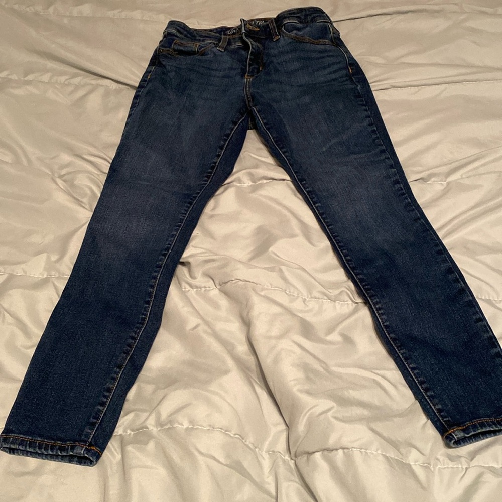 Dark wash universal thread jeans size 2/26s